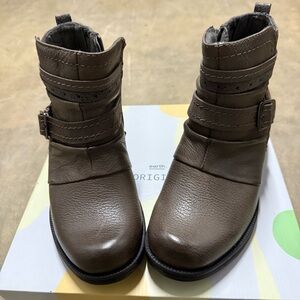 Earth Origins Thunder Grey Ankle Boots with Buckle